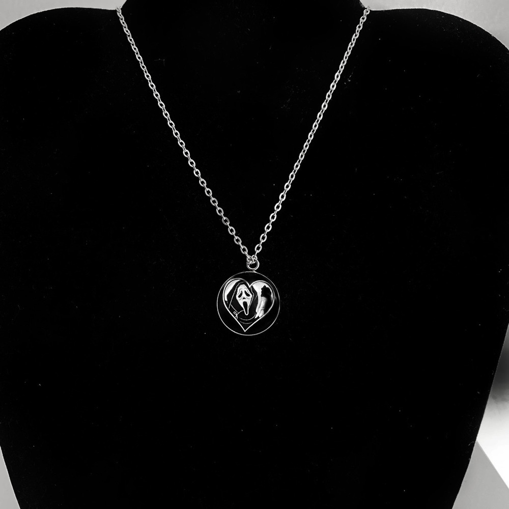 Scream‎ Ghost Face Pendant Necklace - Picture 2 of 2